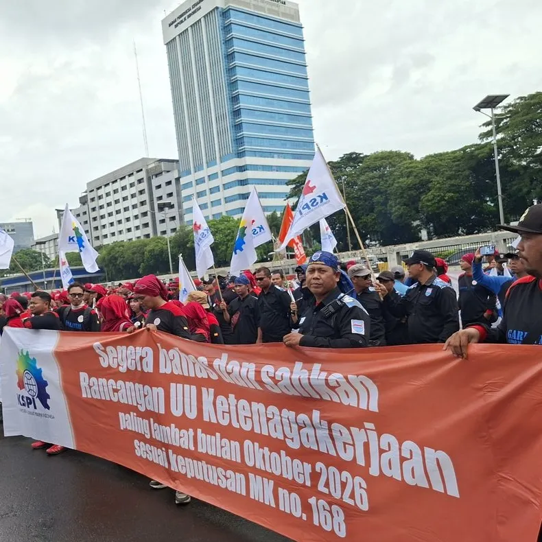 May Day 2026: Masihkah Barisan Buruh Bergerak Utuh?
