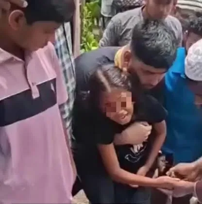 Anak Perempuan Taburkan Tanah di Makam Kedua Orang Tuanya yang Dieksekusi di Arab Saudi