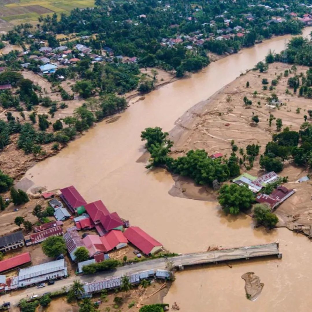 Martabat Kemanusiaan di Antara Palagan Agresi Tempur dan Agresi Lumpur